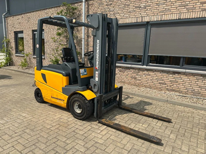 Jungheinrich EFG 425 k-470DZ/SP 2.5 ton Triplex Freelift Sideshift Elektra Heftruck Accu 2016 - Forklift listrik: gambar 3 Jungheinrich EFG 425 k-470DZ/SP 2.5 ton Triplex Freelift Sideshift Elektra Heftruck Accu 2016 - Forklift listrik: gambar 3