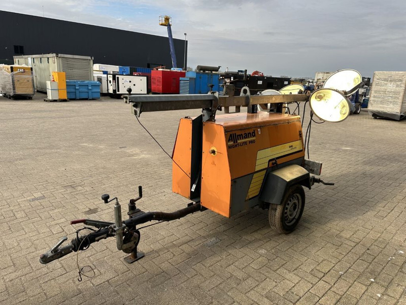 Kubota D905 Allmand Mobiele Lichtmast Aggregaat Light Tower 8.1 meter - Menara penerangan: gambar 3 Kubota D905 Allmand Mobiele Lichtmast Aggregaat Light Tower 8.1 meter - Menara penerangan: gambar 3