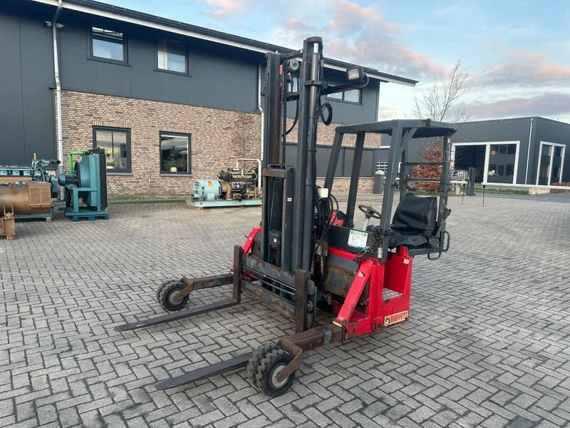 Moffett M4 20.1 Kubota Diesel Kooiaap 2 ton Sideshift Positioner Meeneemheftruck - Forklift yang dipasang di truk: gambar 1 Moffett M4 20.1 Kubota Diesel Kooiaap 2 ton Sideshift Positioner Meeneemheftruck - Forklift yang dipasang di truk: gambar 1