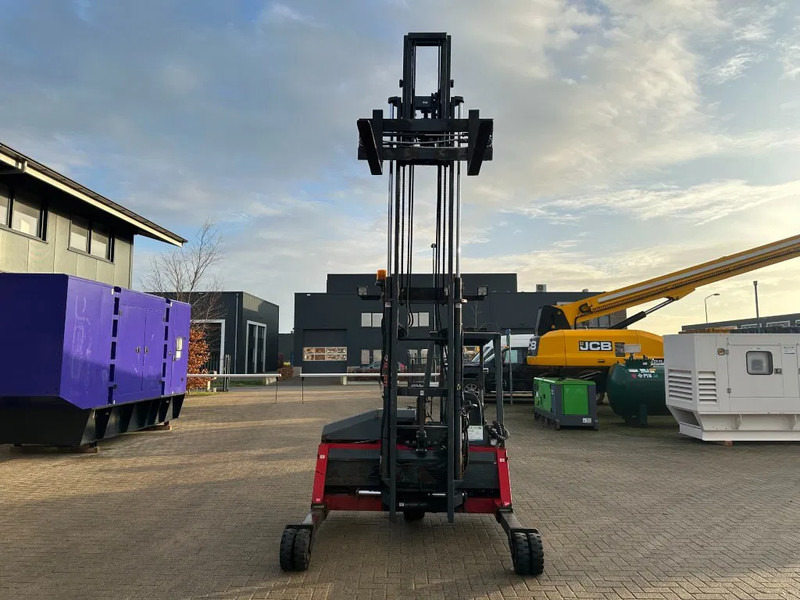 Moffett M4 20.1 Kubota Diesel Kooiaap 2 ton Sideshift Positioner Meeneemheftruck - Forklift yang dipasang di truk: gambar 4 Moffett M4 20.1 Kubota Diesel Kooiaap 2 ton Sideshift Positioner Meeneemheftruck - Forklift yang dipasang di truk: gambar 4