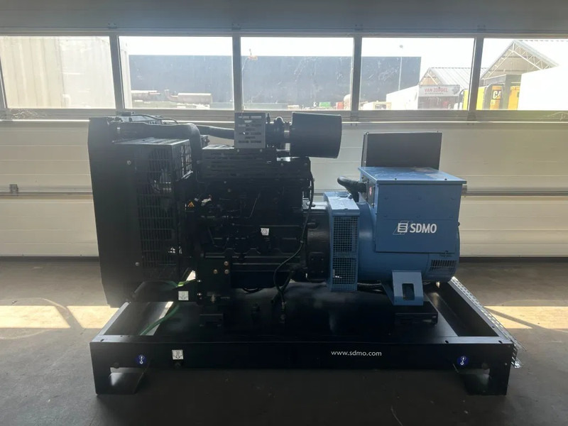 SDMO JS100K John Deere Leroy Somer 100 kVA generatorset - Genset: gambar 3 SDMO JS100K John Deere Leroy Somer 100 kVA generatorset - Genset: gambar 3
