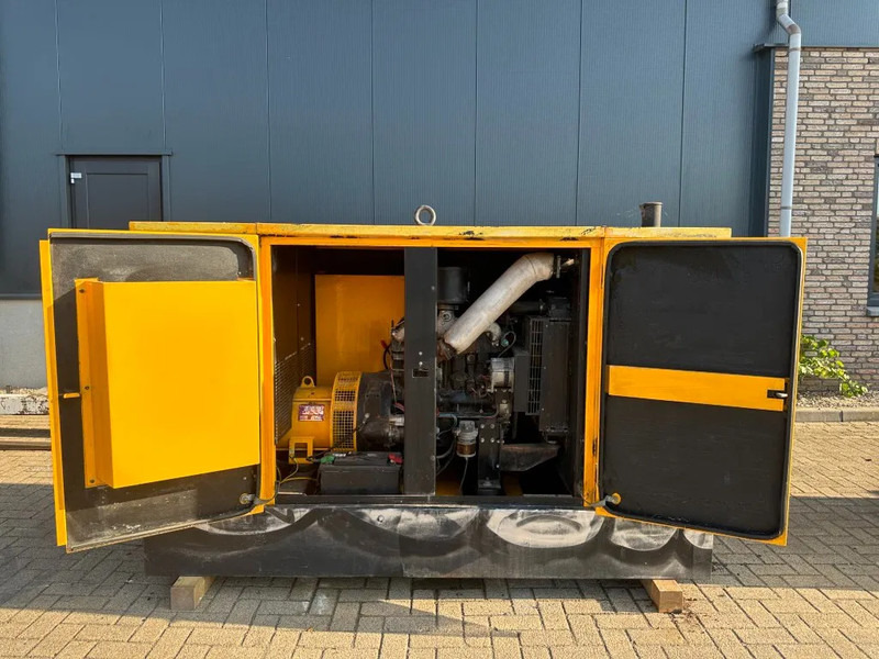 SDMO Perkins Leroy Somer 40 kVA Silent generatorset ex Emergency 206 hours ! - Genset: gambar 5 SDMO Perkins Leroy Somer 40 kVA Silent generatorset ex Emergency 206 hours ! - Genset: gambar 5