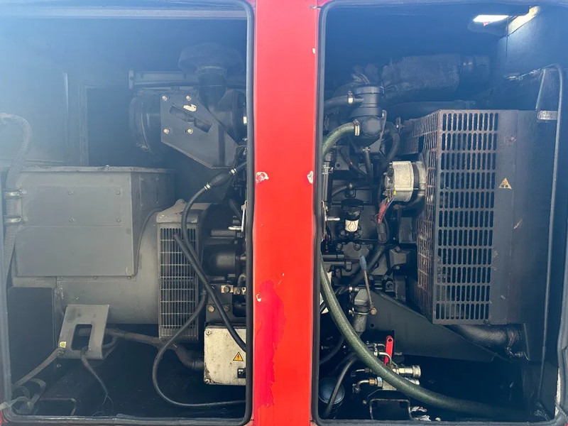 SDMO R110 C3 John Deere Leroy Somer 110 kVA Silent Rental generatorset Stage 3A - Genset: gambar 4 SDMO R110 C3 John Deere Leroy Somer 110 kVA Silent Rental generatorset Stage 3A - Genset: gambar 4