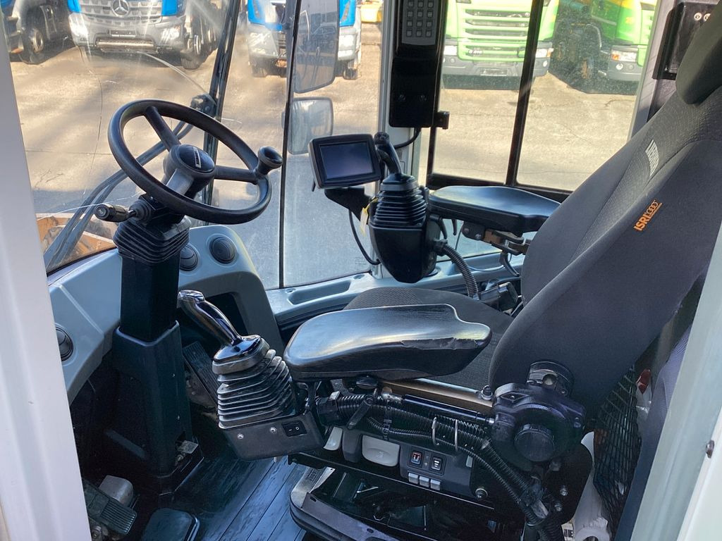 Liebherr L580 Xpower IV Zentralschmierung 5,4 kubik Schau - Wheel loader: gambar 5 Liebherr L580 Xpower IV Zentralschmierung 5,4 kubik Schau - Wheel loader: gambar 5
