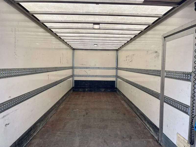 Truk box DAF CF 230 FA: gambar 12