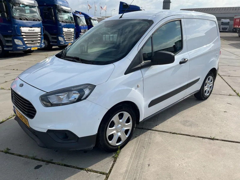 Ford Transit Courier 1.5 EURO 6 - Van kecil: gambar 1 Ford Transit Courier 1.5 EURO 6 - Van kecil: gambar 1