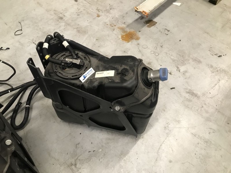 Mercedes-Benz Ad-blue tank met vlotter en steun - Tangki adBlue untuk Truk: gambar 4 Mercedes-Benz Ad-blue tank met vlotter en steun - Tangki adBlue untuk Truk: gambar 4
