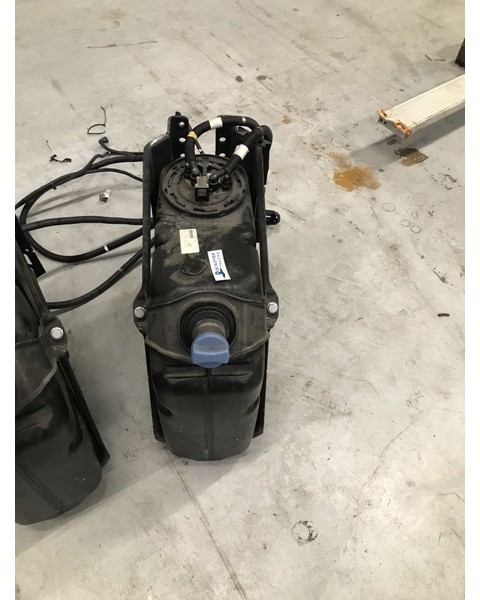 Mercedes-Benz Ad-blue tank met vlotter en steun - Tangki adBlue untuk Truk: gambar 3 Mercedes-Benz Ad-blue tank met vlotter en steun - Tangki adBlue untuk Truk: gambar 3