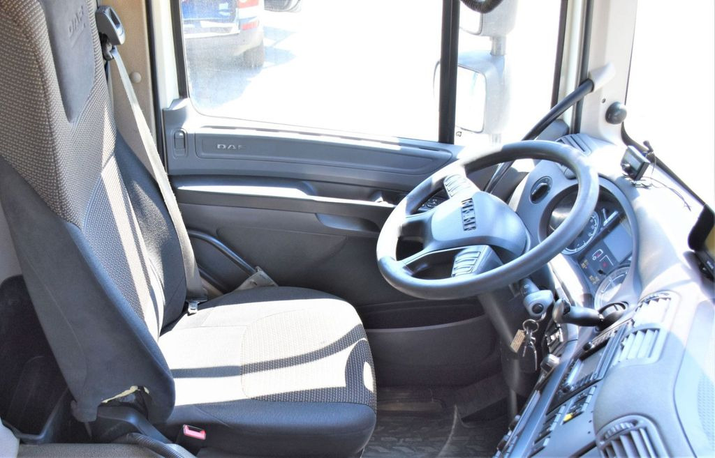 Interior photo 1: Truk jungkit DAF CF 460 KIPPER 5,20 m + BORDMATIC / 6x4 * TOP DAF CF 460 KIPPER 5,20 m + BORDMATIC / 6x4 * TOP