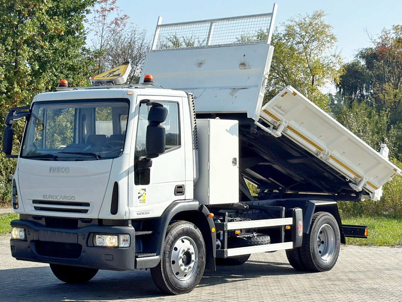 Iveco EUROCARGO 140E22* KIPPER 5,00 m* TOPZUSTAND - Truk jungkit: gambar 3 Iveco EUROCARGO 140E22* KIPPER 5,00 m* TOPZUSTAND - Truk jungkit: gambar 3