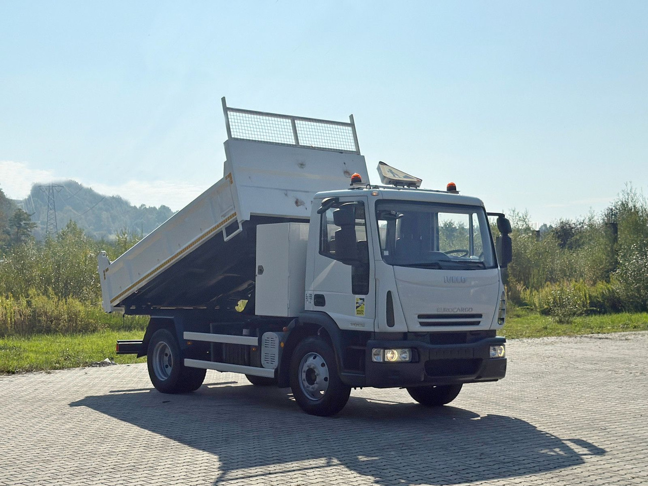 Iveco EUROCARGO 140E22* KIPPER 5,00 m* TOPZUSTAND - Truk jungkit: gambar 1 Iveco EUROCARGO 140E22* KIPPER 5,00 m* TOPZUSTAND - Truk jungkit: gambar 1