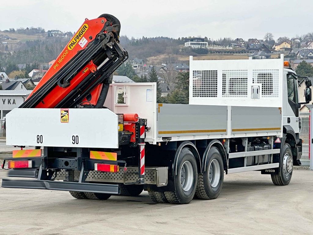 Iveco TRAKKER 360 * PRITSCHE 6,80* PK 16002 B+FUNK*6x4 Iveco TRAKKER 360 * PRITSCHE 6,80* PK 16002 B+FUNK*6x4 - Truk derek, Truk flatbed: gambar 5 Iveco TRAKKER 360 * PRITSCHE 6,80* PK 16002 B+FUNK*6x4 Iveco TRAKKER 360 * PRITSCHE 6,80* PK 16002 B+FUNK*6x4 - Truk derek, Truk flatbed: gambar 5