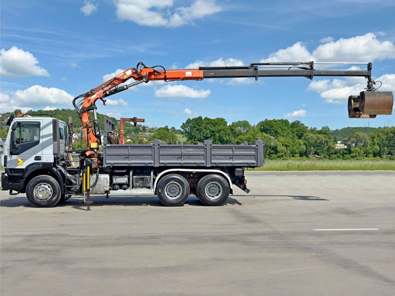 Iveco TRAKKER 410*Kipper 5,20m*ATLAS 165.2E * FUNK/6x4 Iveco TRAKKER 410*Kipper 5,20m*ATLAS 165.2E * FUNK/6x4 - Truk jungkit, Truk derek: gambar 5 Iveco TRAKKER 410*Kipper 5,20m*ATLAS 165.2E * FUNK/6x4 Iveco TRAKKER 410*Kipper 5,20m*ATLAS 165.2E * FUNK/6x4 - Truk jungkit, Truk derek: gambar 5