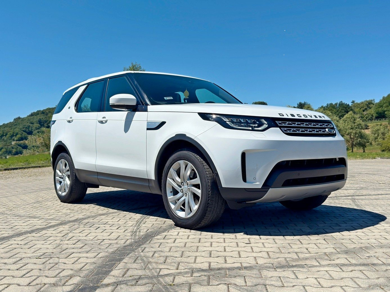 Land Rover Discovery - Mobil SUV: gambar 1 Land Rover Discovery - Mobil SUV: gambar 1