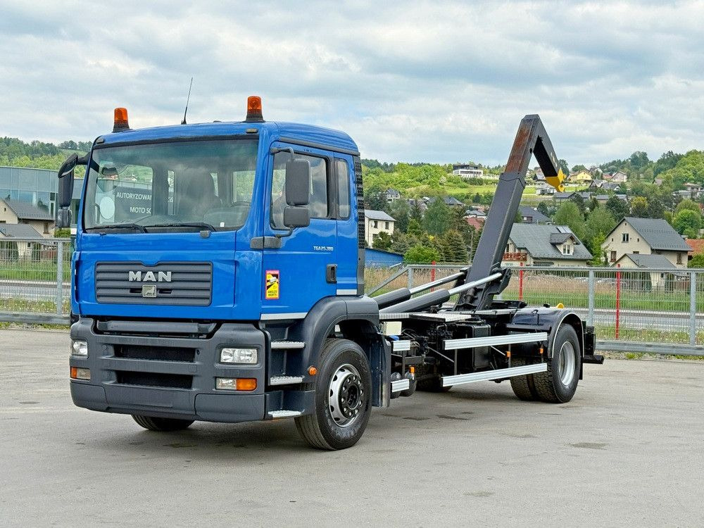 MAN TGA 18.310 Abrollkipper * Top Zustand! MAN TGA 18.310 Abrollkipper * Top Zustand! - Hook lift: gambar 2 MAN TGA 18.310 Abrollkipper * Top Zustand! MAN TGA 18.310 Abrollkipper * Top Zustand! - Hook lift: gambar 2