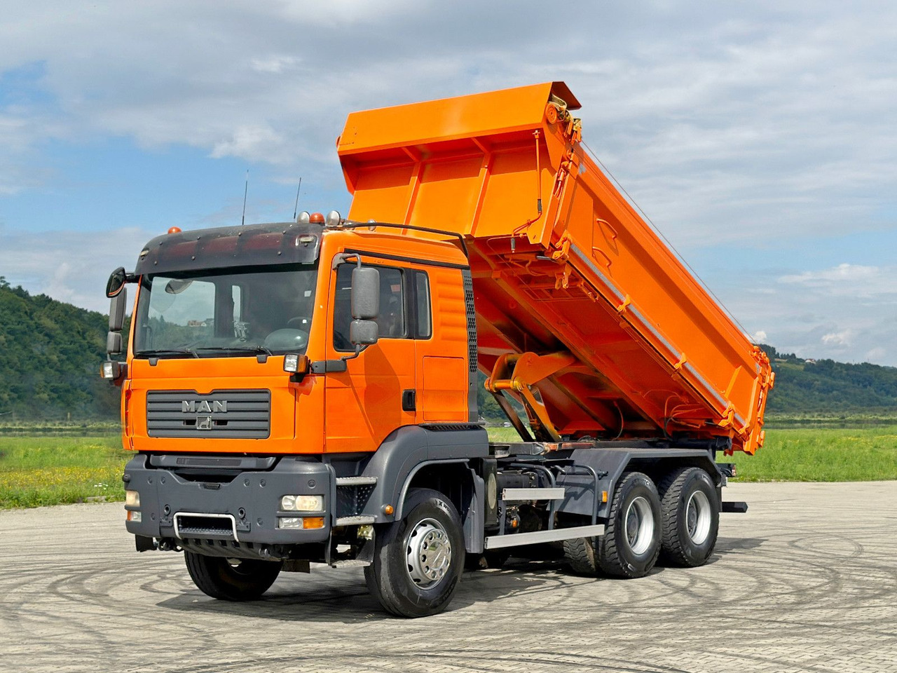 MAN TGA 33.440 * KIPPER 5,10 m + BORDMATIC / 6x4*TOP - Truk jungkit, Truk derek: gambar 2 MAN TGA 33.440 * KIPPER 5,10 m + BORDMATIC / 6x4*TOP - Truk jungkit, Truk derek: gambar 2