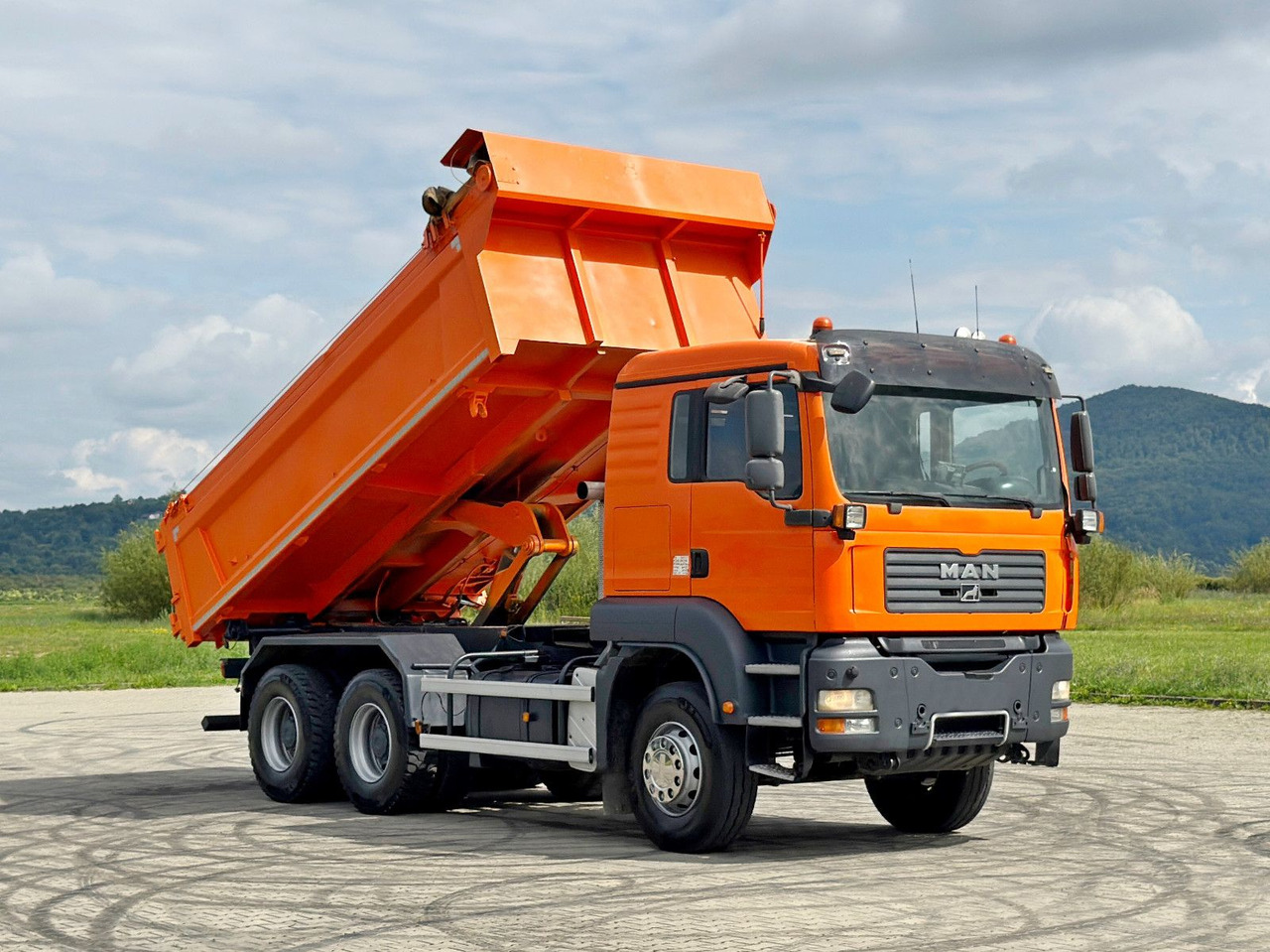 MAN TGA 33.440 * KIPPER 5,10 m + BORDMATIC / 6x4*TOP - Truk jungkit, Truk derek: gambar 1 MAN TGA 33.440 * KIPPER 5,10 m + BORDMATIC / 6x4*TOP - Truk jungkit, Truk derek: gambar 1