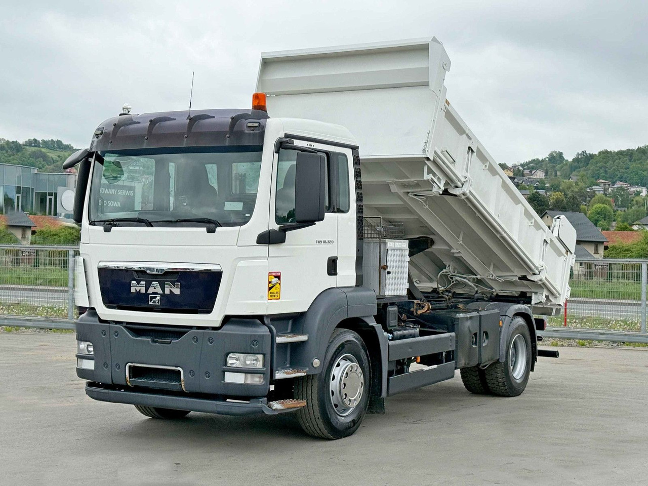 MAN TGS 18.320 * KIPPER 4,95m + BORDMATIC*TOPZUSTAND - Truk jungkit, Truk derek: gambar 1 MAN TGS 18.320 * KIPPER 4,95m + BORDMATIC*TOPZUSTAND - Truk jungkit, Truk derek: gambar 1