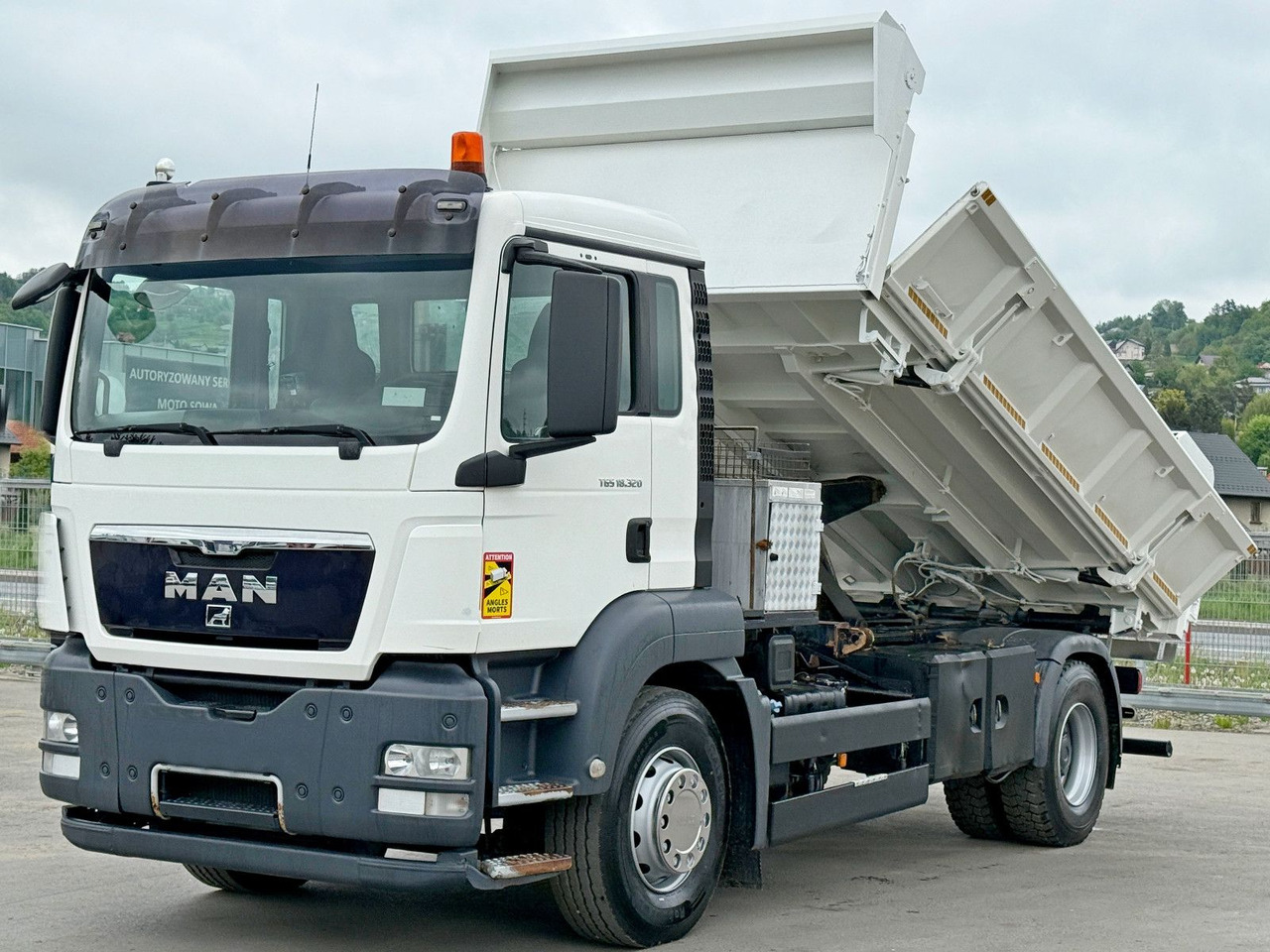 MAN TGS 18.320 * KIPPER 4,95m + BORDMATIC*TOPZUSTAND - Truk jungkit, Truk derek: gambar 3 MAN TGS 18.320 * KIPPER 4,95m + BORDMATIC*TOPZUSTAND - Truk jungkit, Truk derek: gambar 3