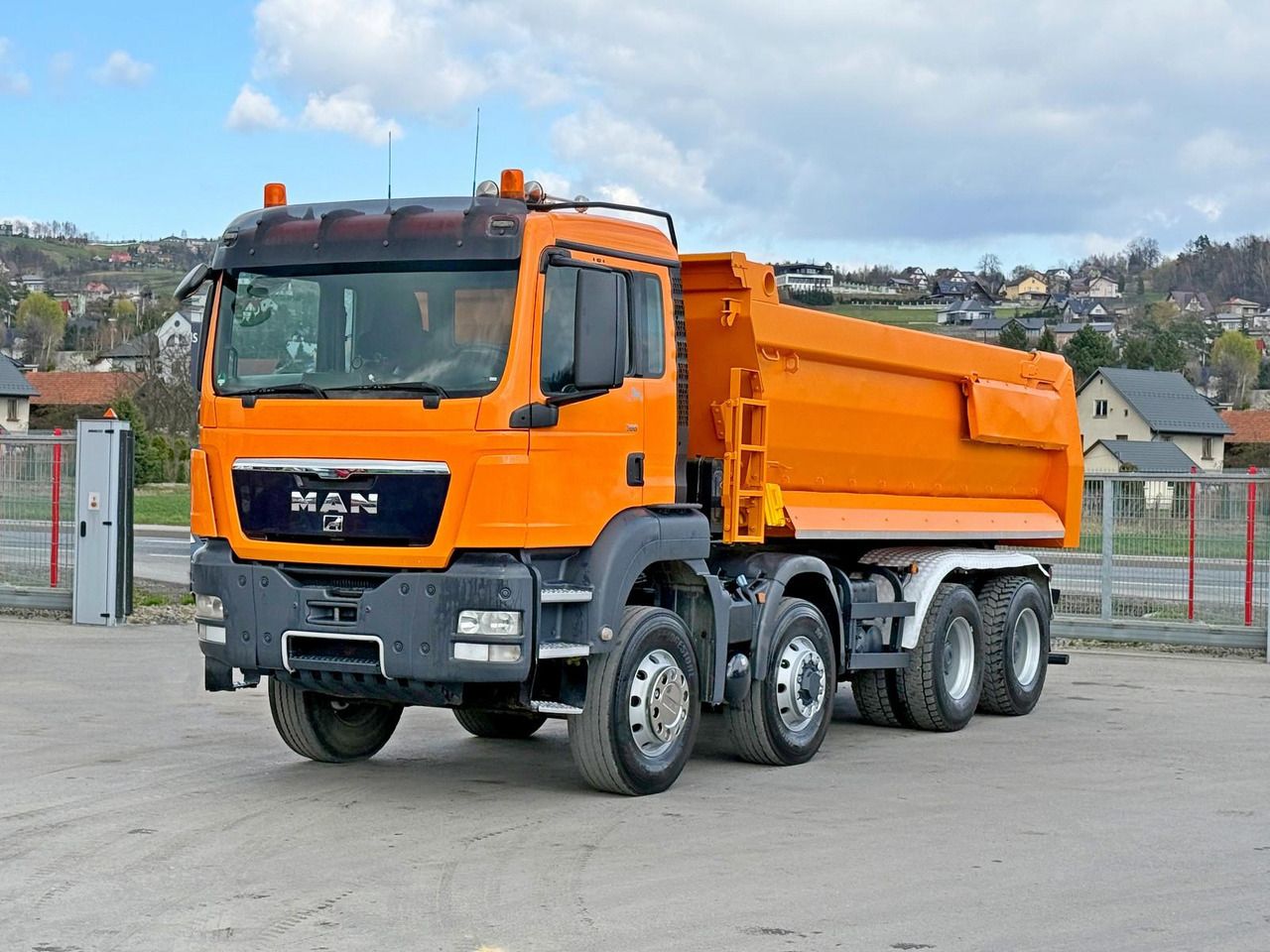 MAN TGS 35.360 KIPPER * 8x6 * TOPZUSTAND - Truk jungkit: gambar 2 MAN TGS 35.360 KIPPER * 8x6 * TOPZUSTAND - Truk jungkit: gambar 2