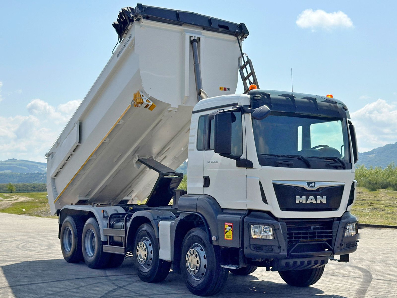 MAN TGS 35.420 KIPPER * 8x4 * TOPZUSTAND - Truk jungkit: gambar 4 MAN TGS 35.420 KIPPER * 8x4 * TOPZUSTAND - Truk jungkit: gambar 4