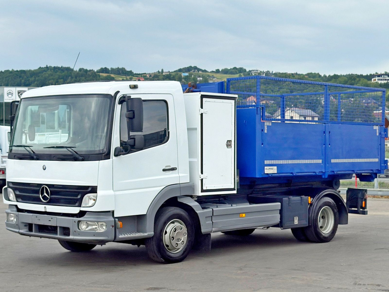 Mercedes-Benz 815 * Abrollkipper + CONTAINER 3,68 m * TOP - Hook lift: gambar 3 Mercedes-Benz 815 * Abrollkipper + CONTAINER 3,68 m * TOP - Hook lift: gambar 3