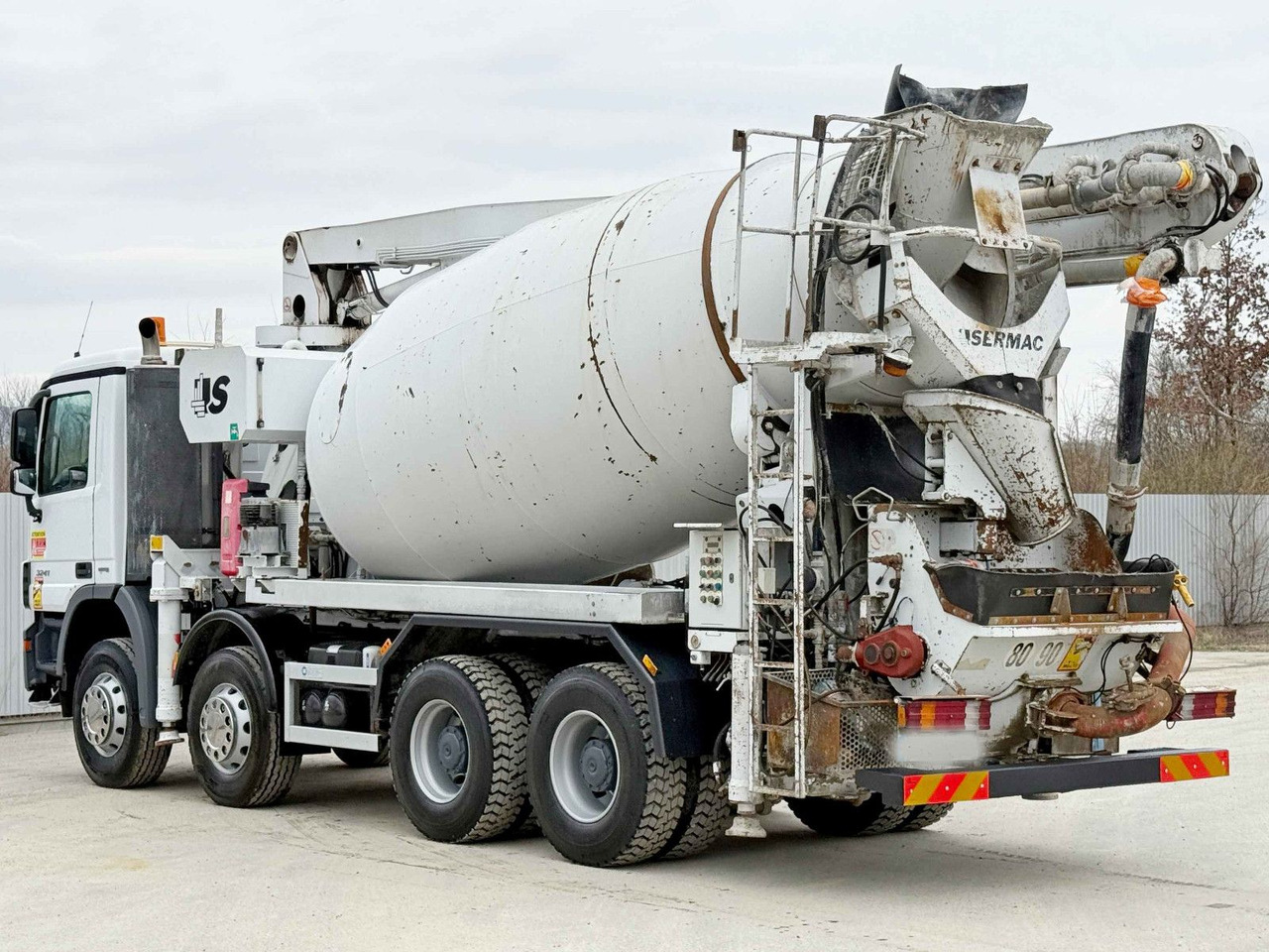 Mercedes-Benz ACTROS 3241 * Betonpumpe 24 m + FUNK / 8x4 - Truk pompa beton: gambar 5 Mercedes-Benz ACTROS 3241 * Betonpumpe 24 m + FUNK / 8x4 - Truk pompa beton: gambar 5