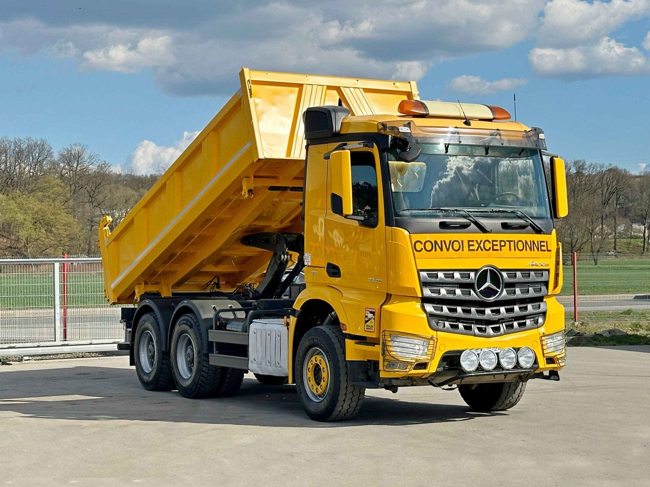 Mercedes-Benz AROCS 3348* KIPPER 5,20 + BORDMATIC / 6x4 - Truk jungkit: gambar 1 Mercedes-Benz AROCS 3348* KIPPER 5,20 + BORDMATIC / 6x4 - Truk jungkit: gambar 1