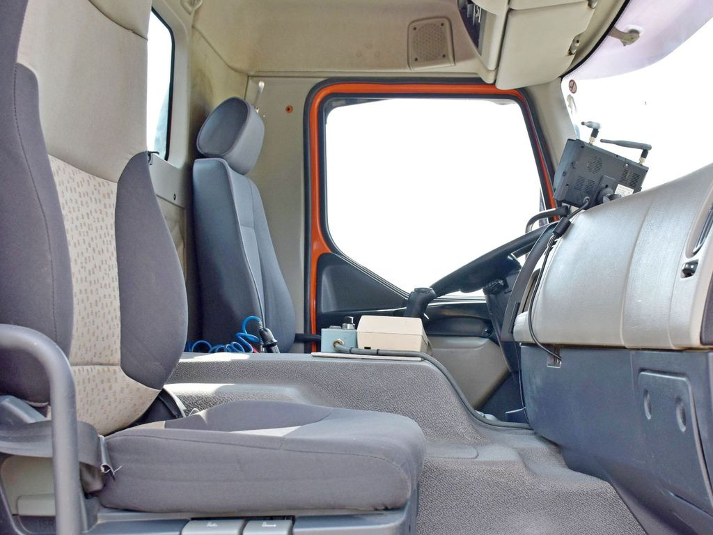 Truk jungkit Renault Kerax 370 DXI * Kipper 5,80 m * Bordmatic * 8x4!: gambar 12 Truk jungkit Renault Kerax 370 DXI * Kipper 5,80 m * Bordmatic * 8x4!: gambar 12