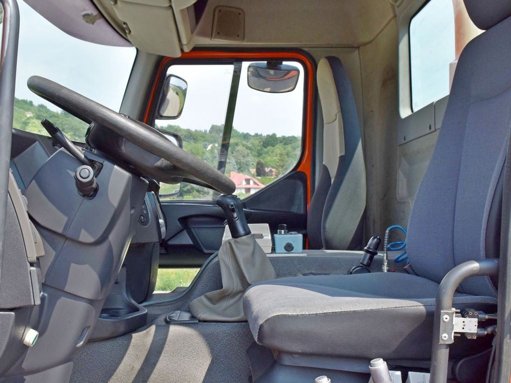 Truk jungkit Renault Kerax 370 DXI * Kipper 5,80 m * Bordmatic * 8x4!: gambar 10 Truk jungkit Renault Kerax 370 DXI * Kipper 5,80 m * Bordmatic * 8x4!: gambar 10