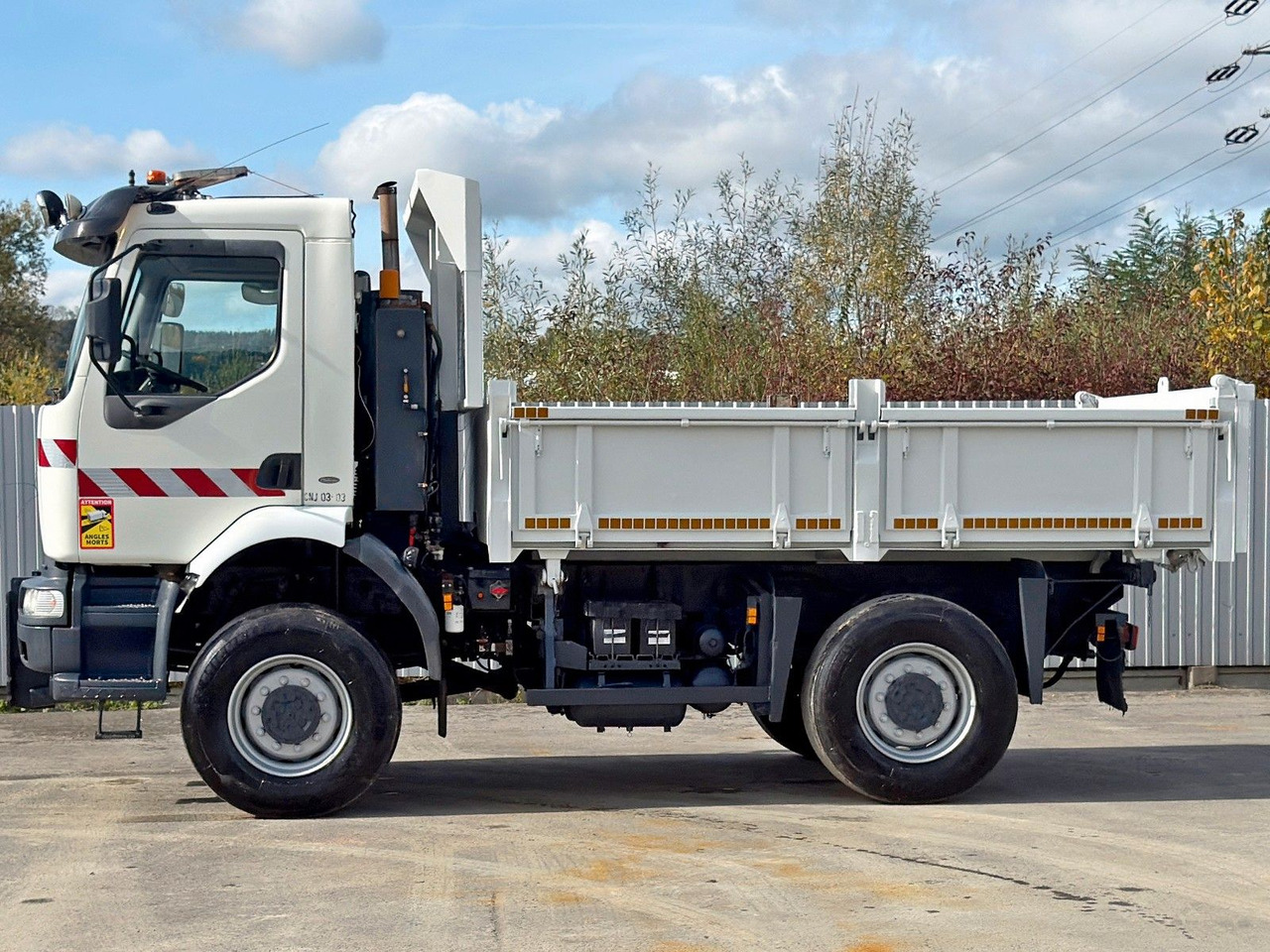 Renault MIDLUM 210 DCI* KIPPER 3,60m * 4x4 - Truk jungkit: gambar 5 Renault MIDLUM 210 DCI* KIPPER 3,60m * 4x4 - Truk jungkit: gambar 5