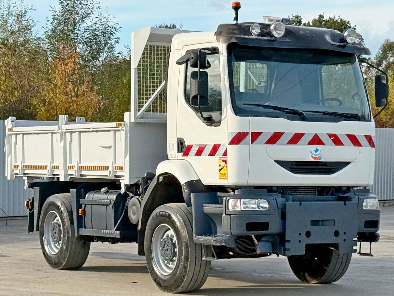 Renault MIDLUM 210 DCI* KIPPER 3,60m * 4x4 - Truk jungkit: gambar 4 Renault MIDLUM 210 DCI* KIPPER 3,60m * 4x4 - Truk jungkit: gambar 4