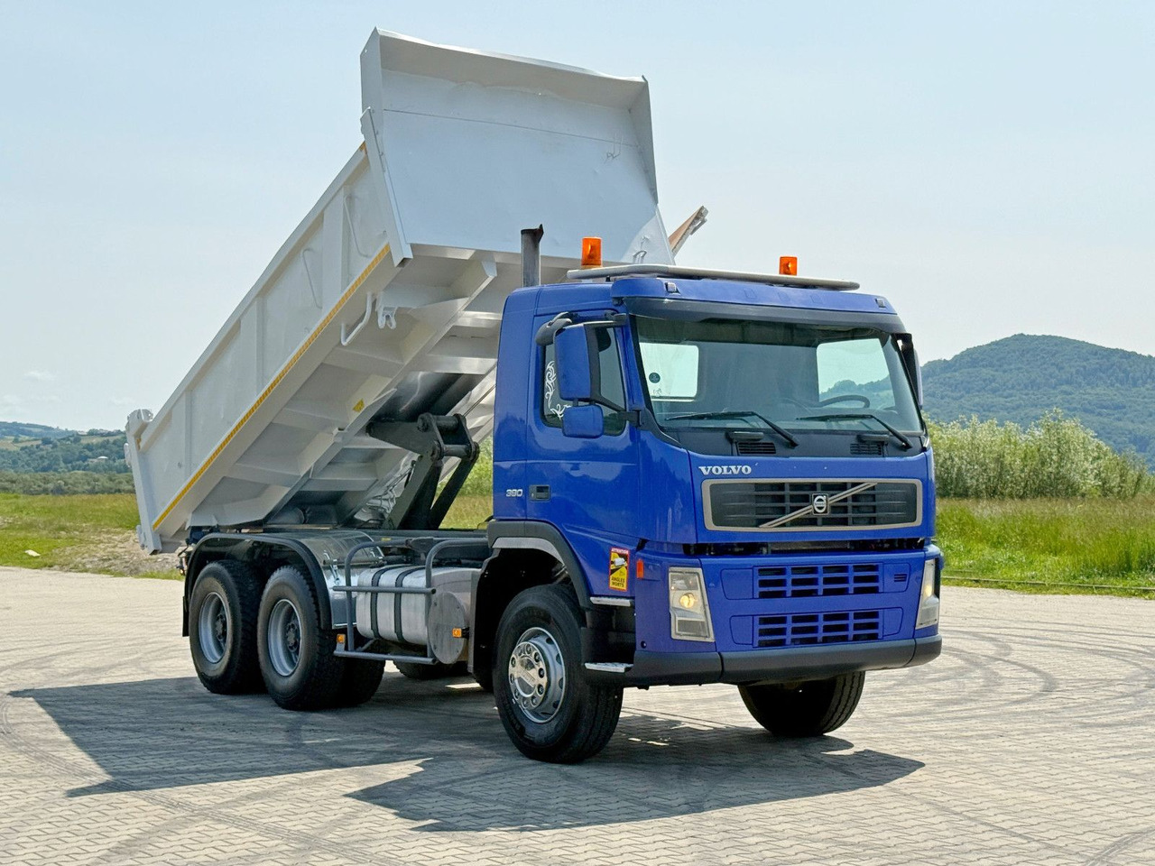 Volvo FM 380 Kipper 5,20 m + BORDMATIC / 6x4 - Truk jungkit, Truk derek: gambar 1 Volvo FM 380 Kipper 5,20 m + BORDMATIC / 6x4 - Truk jungkit, Truk derek: gambar 1