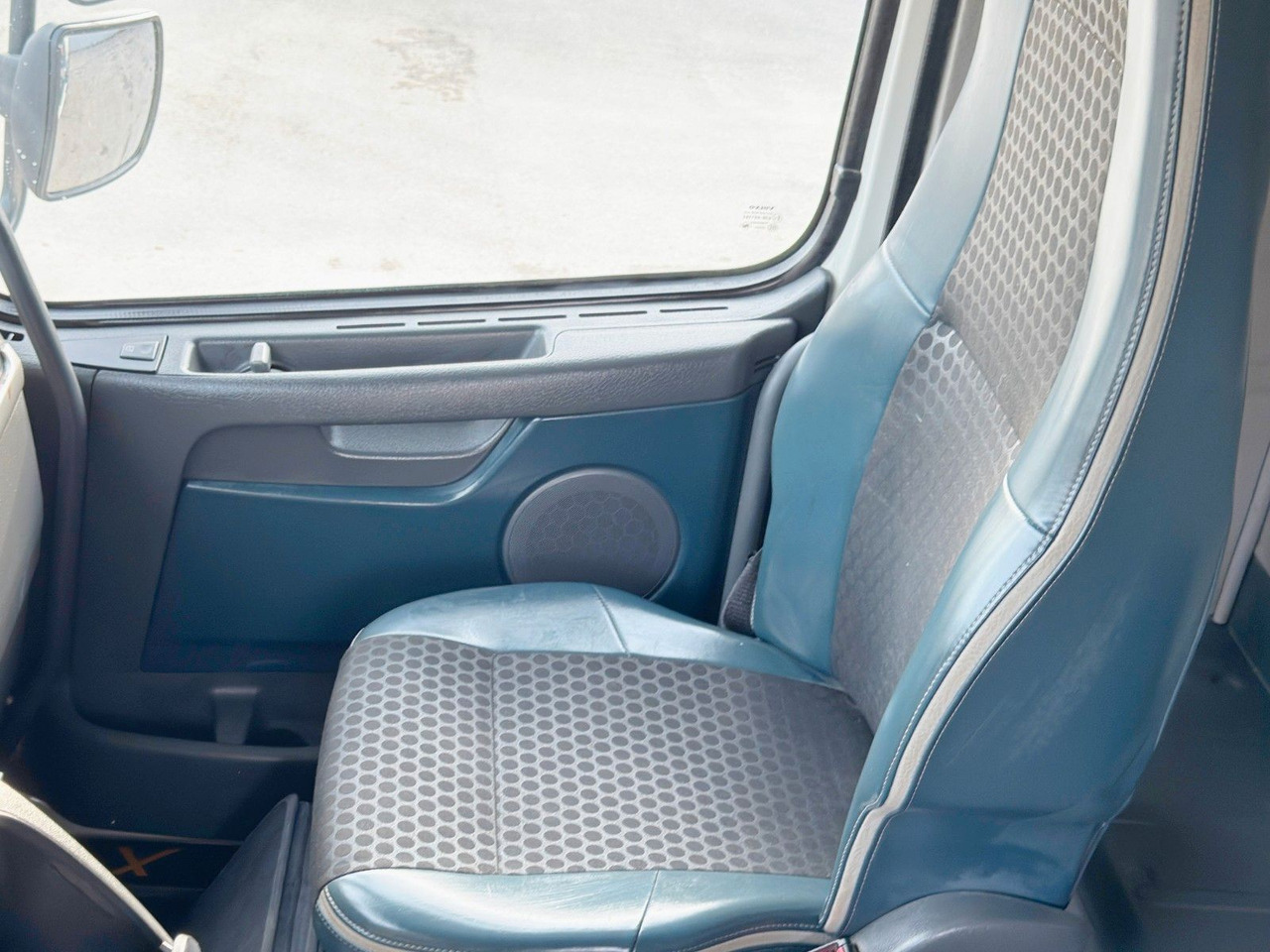 Truk jungkit Volvo FMX 460 Kipper 6,40m + PALFINGER PK 18002 EH D: gambar 10