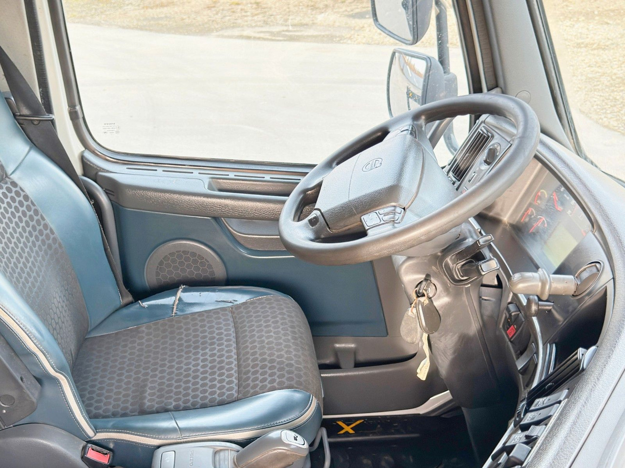 Truk jungkit Volvo FMX 460 Kipper 6,40m + PALFINGER PK 18002 EH D: gambar 12