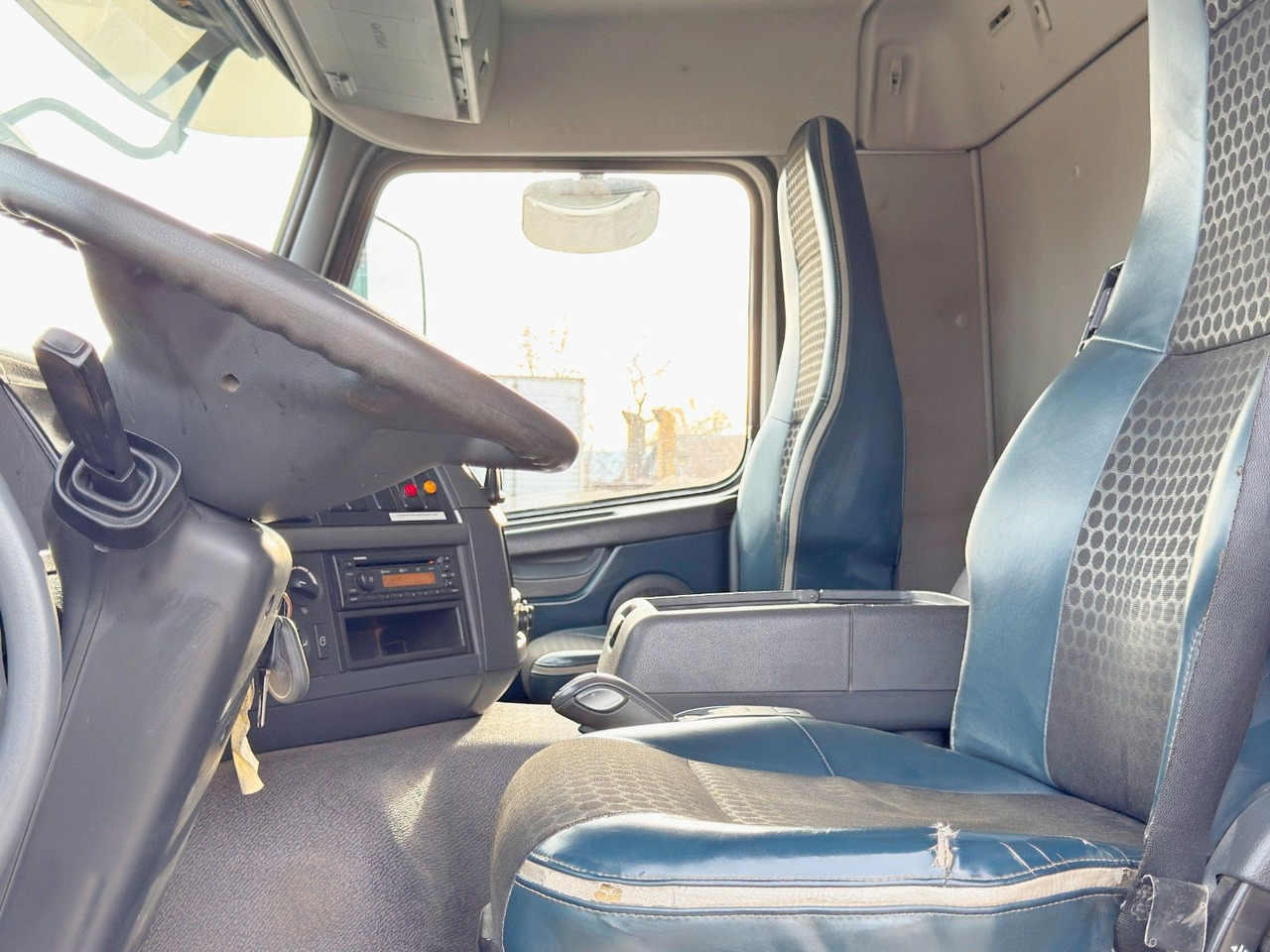 Truk jungkit Volvo FMX 460 Kipper 6,40m + PALFINGER PK 18002 EH D: gambar 9