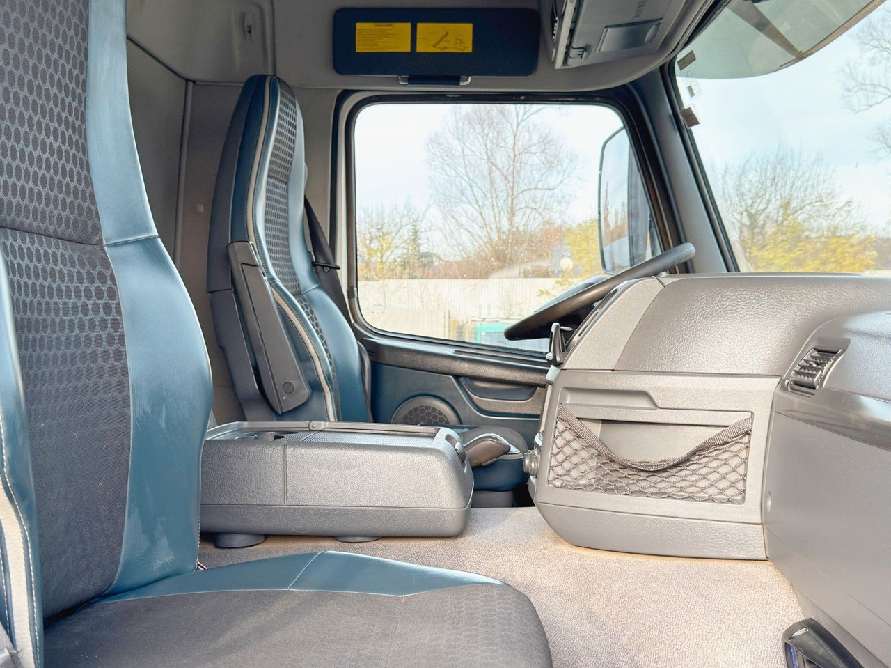 Truk jungkit Volvo FMX 460 Kipper 6,40m + PALFINGER PK 18002 EH D: gambar 11