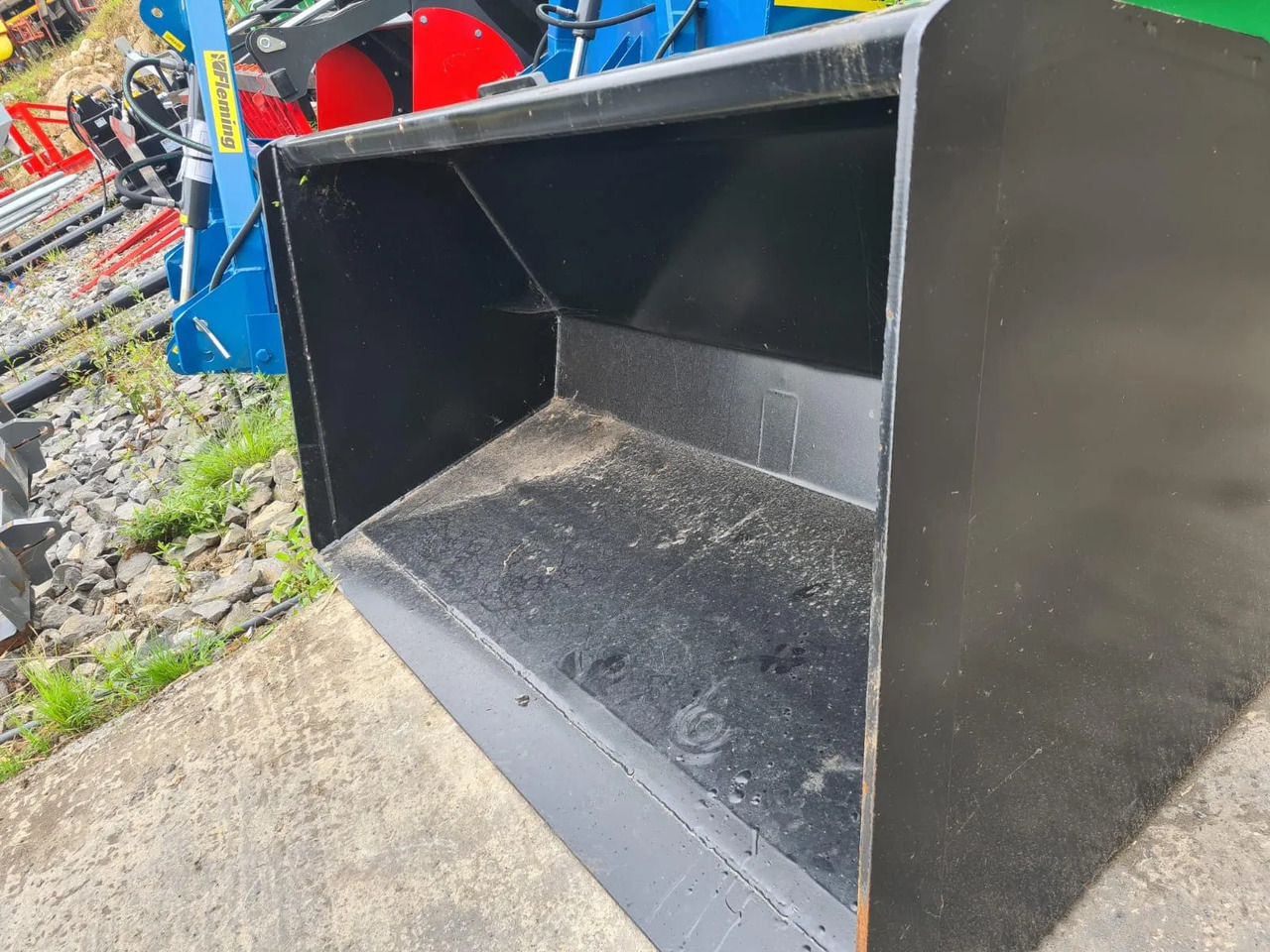 5ft Heavy Duty Rossmore Bucket - Ember loader: gambar 3 5ft Heavy Duty Rossmore Bucket - Ember loader: gambar 3