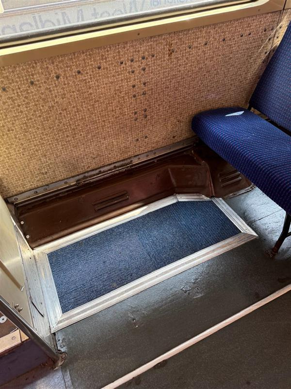 Bus tingkat 1983 MCW Metrobus double decker static bus: gambar 8