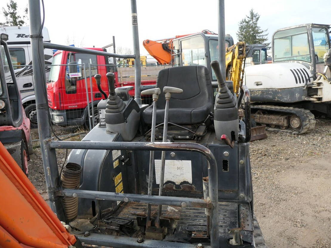 Ekskavator mini Hitachi ZX17 U-2: gambar 10 Ekskavator mini Hitachi ZX17 U-2: gambar 10