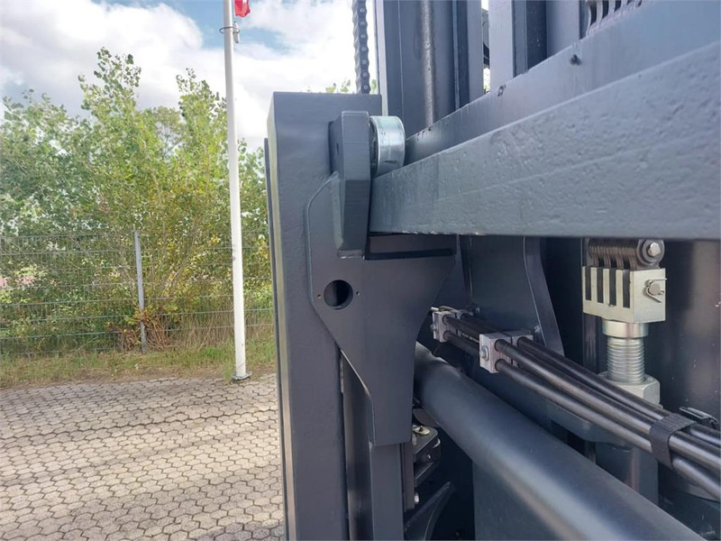 Forklift diesel Kalmar DCG330-12: gambar 10