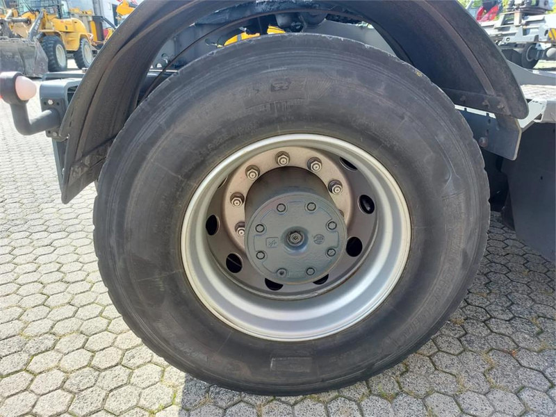 Traktor terminal Terberg YT182: gambar 13