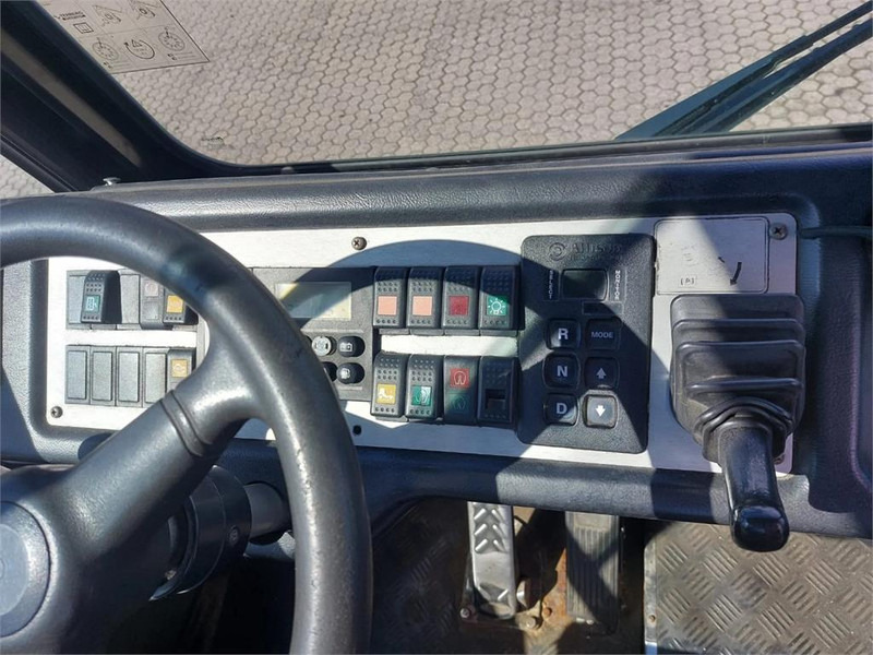 Traktor terminal Terberg YT182: gambar 16