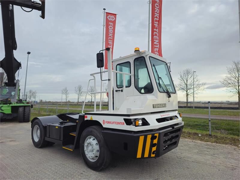 Terberg YT220 - Traktor terminal: gambar 1 Terberg YT220 - Traktor terminal: gambar 1