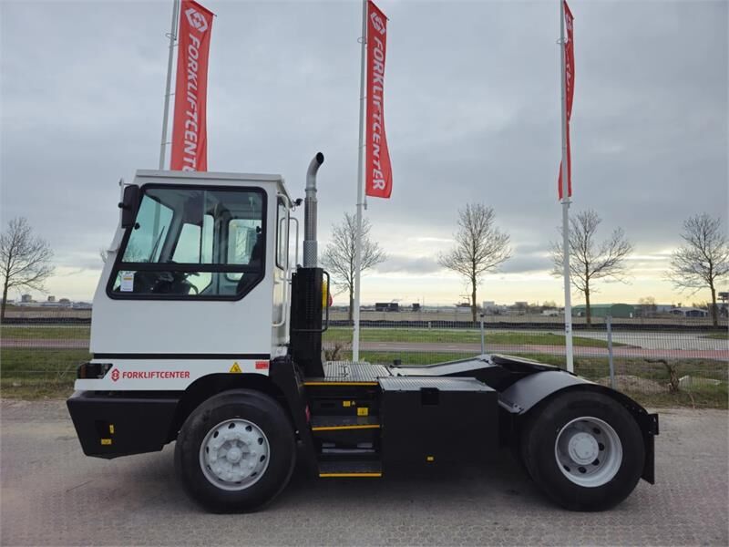 Terberg YT220 - Traktor terminal: gambar 4 Terberg YT220 - Traktor terminal: gambar 4