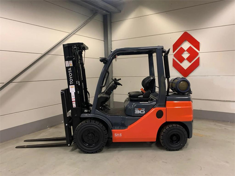 Toyota 02-8FGF30 - Forklift LPG: gambar 2 Toyota 02-8FGF30 - Forklift LPG: gambar 2