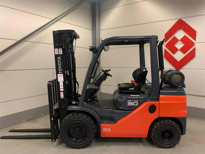 Toyota 02-8FGF30 - Forklift LPG: gambar 2 Toyota 02-8FGF30 - Forklift LPG: gambar 2