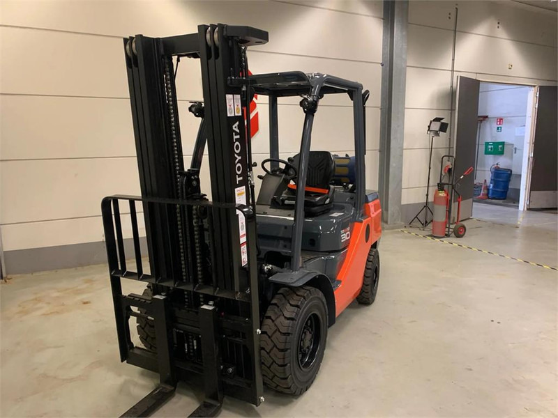 Toyota 02-8FGF30 - Forklift LPG: gambar 4 Toyota 02-8FGF30 - Forklift LPG: gambar 4