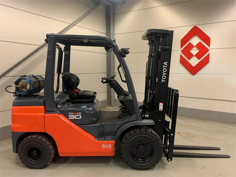 Toyota 02-8FGF30 - Forklift LPG: gambar 1 Toyota 02-8FGF30 - Forklift LPG: gambar 1