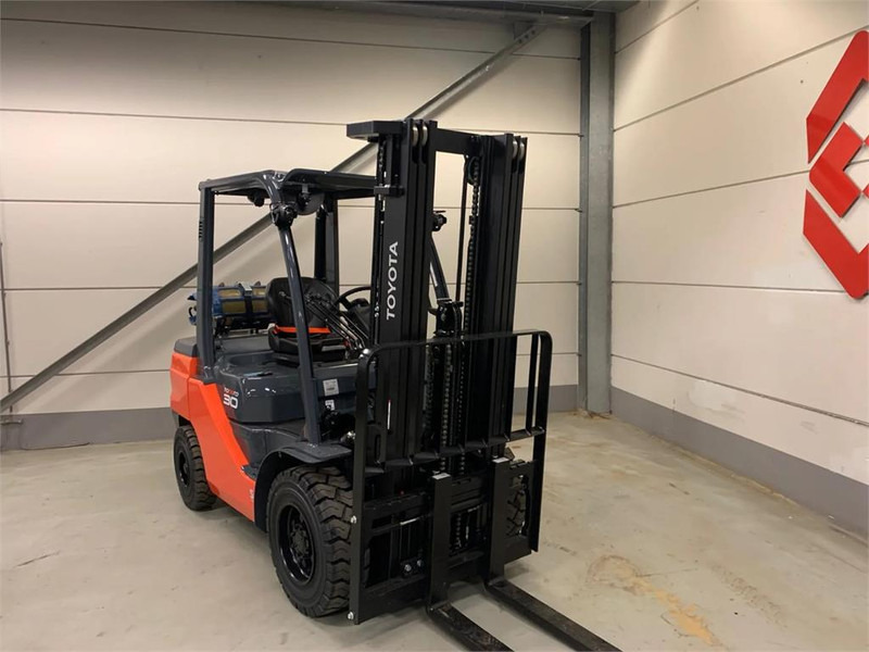 Toyota 02-8FGF30 - Forklift LPG: gambar 3 Toyota 02-8FGF30 - Forklift LPG: gambar 3